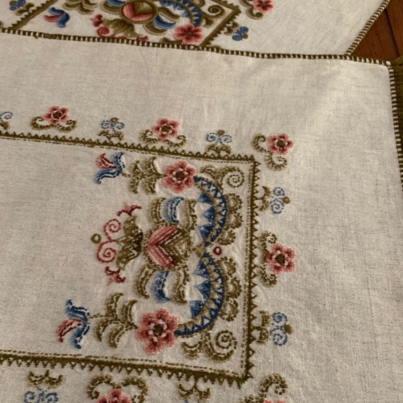 Table Runner, Embroidered,Traditional Folk Art, Vintage - Picture 9 of 9